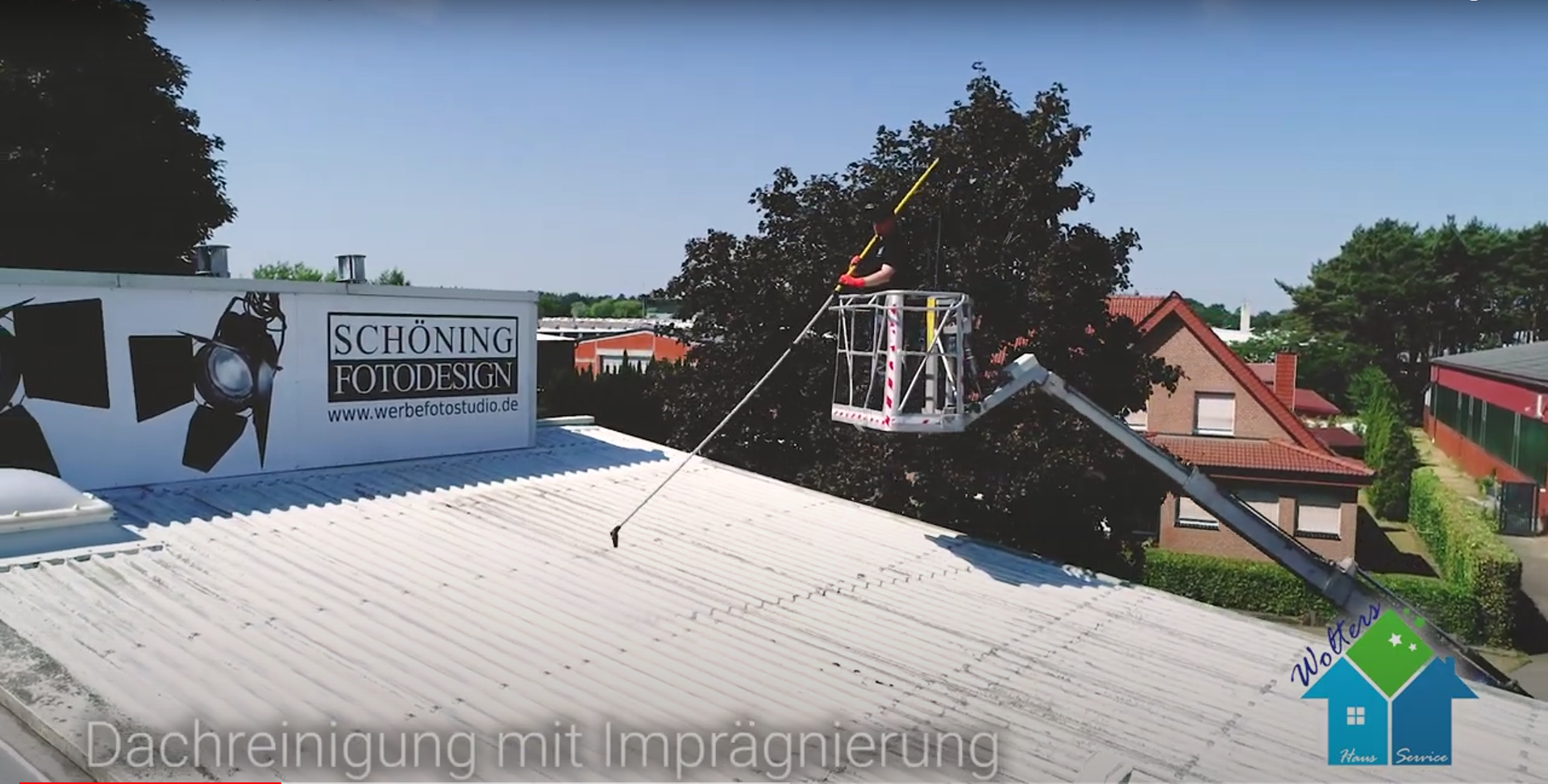 Vollst&auml;ndige Reinigung der Dachfl&auml;chen in F&uuml;chtenfeld.